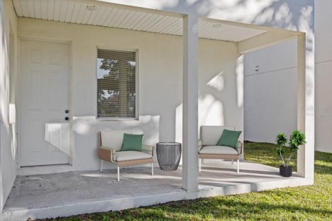 Townhouse in Tampa, Florida 2 bedrooms, 123.19 sq.m. № 2157178 - photo 21