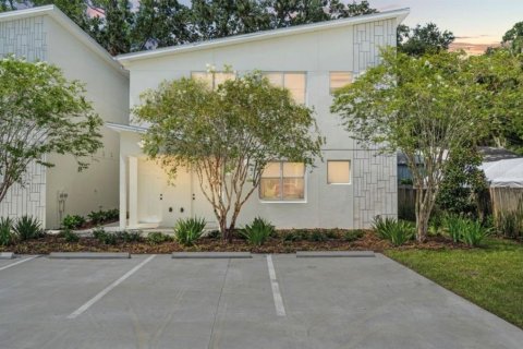 Townhouse in Tampa, Florida 2 bedrooms, 123.19 sq.m. № 2157178