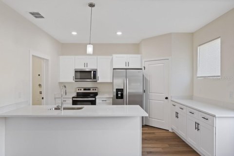 Townhouse in Tampa, Florida 2 bedrooms, 123.19 sq.m. № 2157178 - photo 6