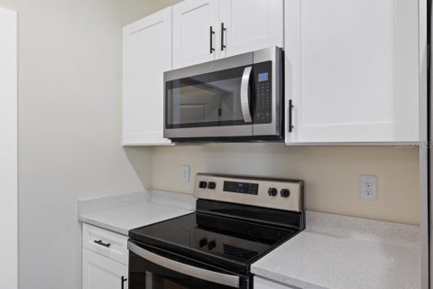 Townhouse in Tampa, Florida 2 bedrooms, 123.19 sq.m. № 2157178 - photo 8
