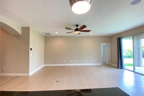 Villa ou maison à louer à Apollo Beach, Floride: 4 chambres, 184.69 m2 № 2167712 - photo 5