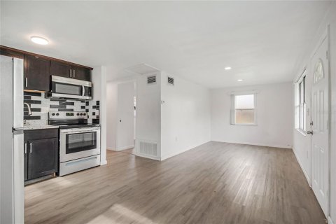 Villa ou maison à louer à Winter Haven, Floride: 1 chambre, 83.15 m2 № 2376678 - photo 8