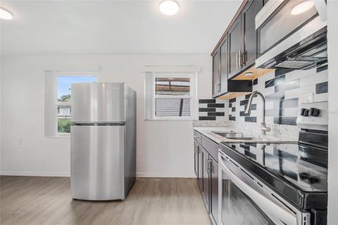 Villa ou maison à louer à Winter Haven, Floride: 1 chambre, 83.15 m2 № 2376678 - photo 6