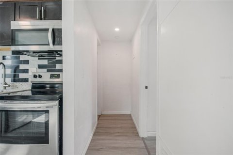Villa ou maison à louer à Winter Haven, Floride: 1 chambre, 83.15 m2 № 2376678 - photo 11
