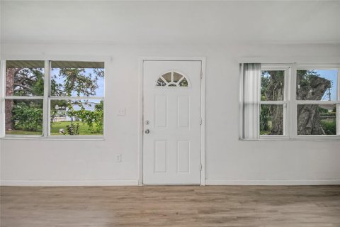 Villa ou maison à louer à Winter Haven, Floride: 1 chambre, 83.15 m2 № 2376678 - photo 2