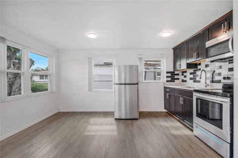 Villa ou maison à louer à Winter Haven, Floride: 1 chambre, 83.15 m2 № 2376678 - photo 4