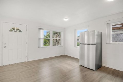 Villa ou maison à louer à Winter Haven, Floride: 1 chambre, 83.15 m2 № 2376678 - photo 7