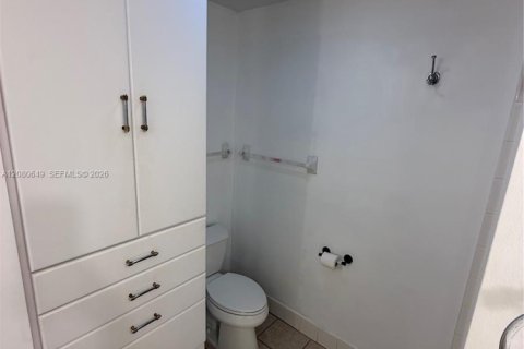Copropriété à louer à Doral, Floride: 3 chambres, 123.56 m2 № 2344228 - photo 10