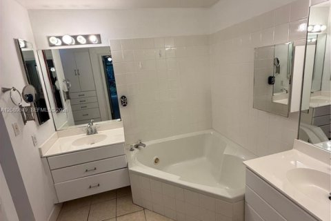 Copropriété à louer à Doral, Floride: 3 chambres, 123.56 m2 № 2344228 - photo 9