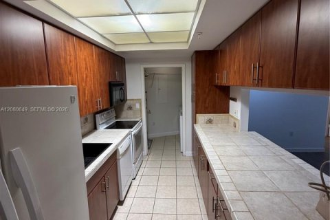 Copropriété à louer à Doral, Floride: 3 chambres, 123.56 m2 № 2344228 - photo 5