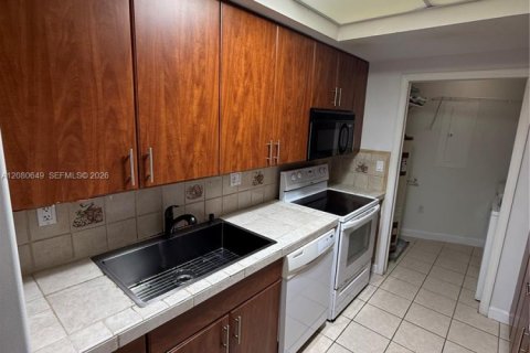 Copropriété à louer à Doral, Floride: 3 chambres, 123.56 m2 № 2344228 - photo 7