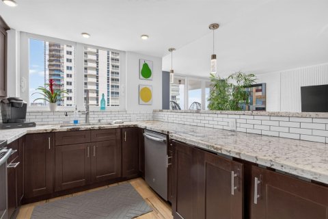 Copropriété à louer à Pompano Beach, Floride: 2 chambres, 145.86 m2 № 2313663 - photo 8