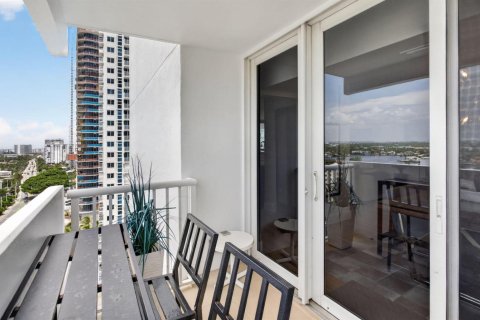 Copropriété à louer à Pompano Beach, Floride: 2 chambres, 145.86 m2 № 2313663 - photo 11