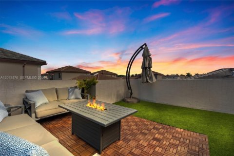 Touwnhouse à URBANA à Doral, Floride 4 chambres, 200.95 m2 № 2382811