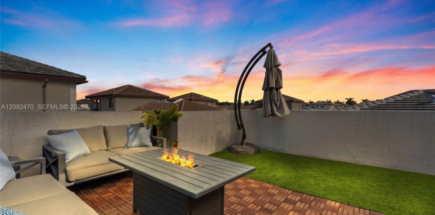 Touwnhouse à URBANA à Doral, Floride 4 chambres, 200.95 m2 № 2382811