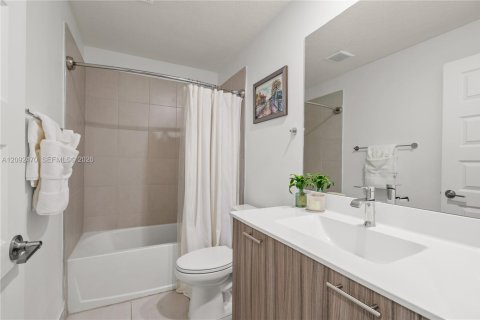 Touwnhouse à vendre à Doral, Floride: 4 chambres, 200.95 m2 № 2382811 - photo 29