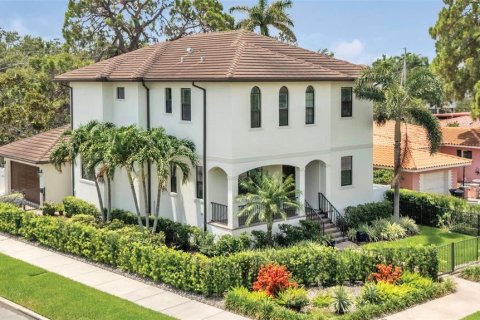 Villa ou maison à vendre à Saint Petersburg, Floride: 5 chambres, 279.54 m2 № 1795326 - photo 1