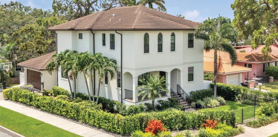 Villa ou maison à Saint Petersburg, Floride 5 chambres, 279.54 m2 № 1795326