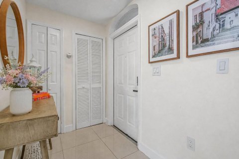 Townhouse in Miami Lakes, Florida 2 bedrooms, 105.07 sq.m. № 2072854 - photo 3
