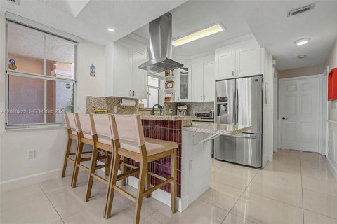 Townhouse in Miami Lakes, Florida 2 bedrooms, 105.07 sq.m. № 2072854 - photo 9