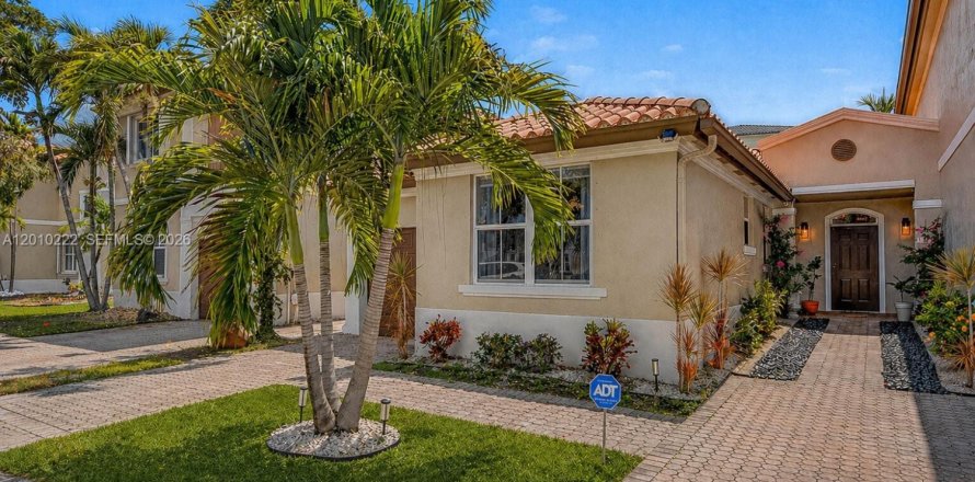 Townhouse in Miami Lakes, Florida 2 bedrooms, 105.07 sq.m. № 2072854