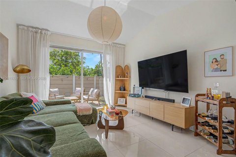 Townhouse in Miami Lakes, Florida 2 bedrooms, 105.07 sq.m. № 2072854 - photo 4