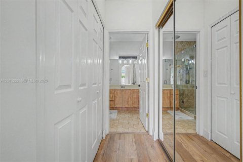 Townhouse in Miami Lakes, Florida 2 bedrooms, 105.07 sq.m. № 2072854 - photo 14