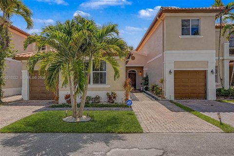Townhouse in Miami Lakes, Florida 2 bedrooms, 105.07 sq.m. № 2072854 - photo 25