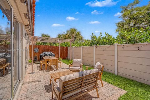 Townhouse in Miami Lakes, Florida 2 bedrooms, 105.07 sq.m. № 2072854 - photo 21