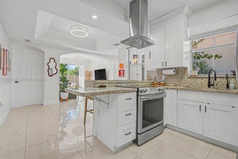 Townhouse in Miami Lakes, Florida 2 bedrooms, 105.07 sq.m. № 2072854 - photo 7