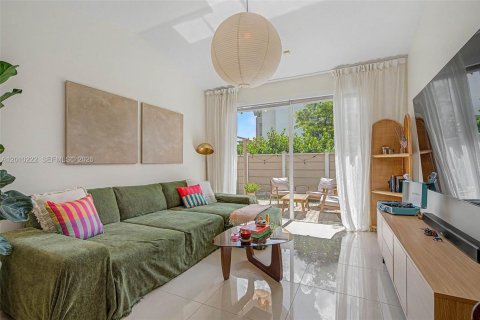 Townhouse in Miami Lakes, Florida 2 bedrooms, 105.07 sq.m. № 2072854 - photo 6