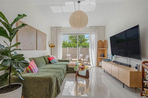 Townhouse in Miami Lakes, Florida 2 bedrooms, 105.07 sq.m. № 2072854 - photo 5