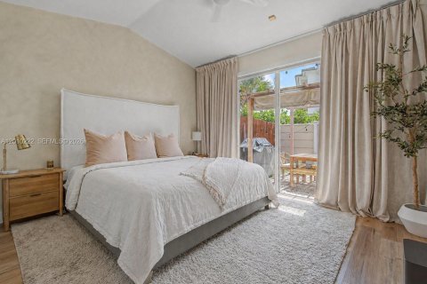 Townhouse in Miami Lakes, Florida 2 bedrooms, 105.07 sq.m. № 2072854 - photo 11