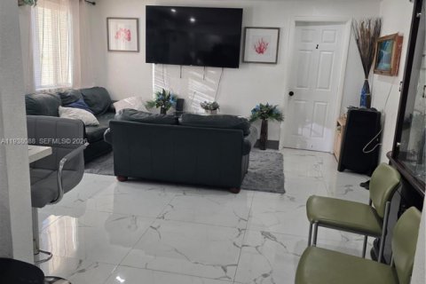 Villa ou maison à vendre à Miami, Floride: 3 chambres, 113.81 m2 № 1995767 - photo 9