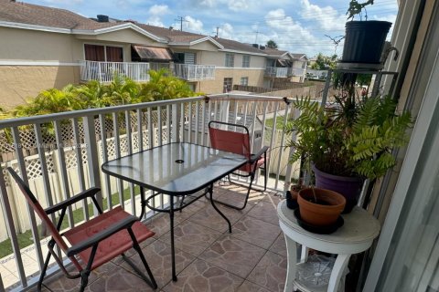 Condo in Doral, Florida, 2 bedrooms  № 1775163 - photo 14