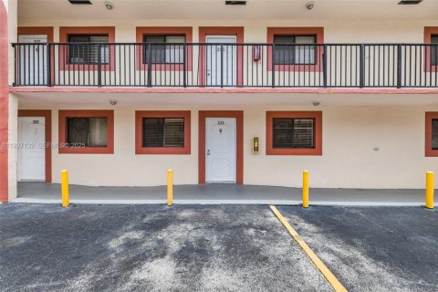 Appartement à louer à Hialeah, Floride: 2 chambres, 74.32 m2 № 1985991 - photo 15