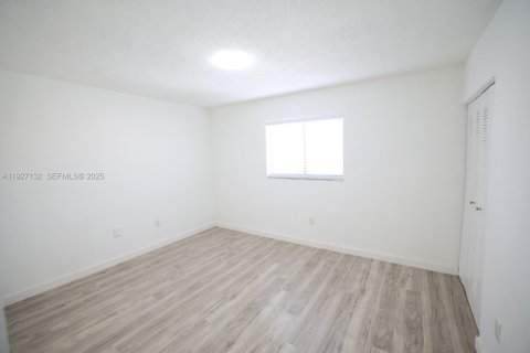 Appartement à louer à Hialeah, Floride: 2 chambres, 74.32 m2 № 1985991 - photo 7