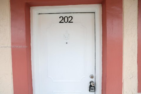 Appartement à louer à Hialeah, Floride: 2 chambres, 74.32 m2 № 1985991 - photo 13