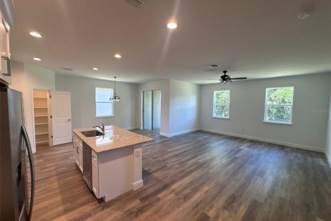 House in Apopka, Florida 3 bedrooms, 173.45 sq.m. № 2206622 - photo 4