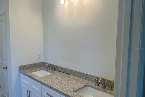 House in Apopka, Florida 3 bedrooms, 173.45 sq.m. № 2206622 - photo 10
