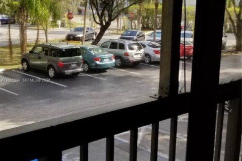 Condo in Miami, Florida, 1 bedroom  № 2066179 - photo 19