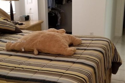 Condo in Miami, Florida, 1 bedroom  № 2066179 - photo 15