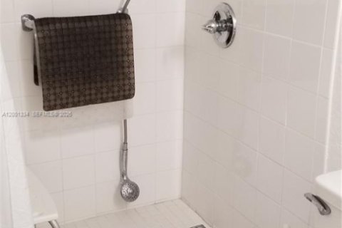 Condo in Miami, Florida, 1 bedroom  № 2066179 - photo 30