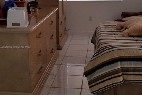 Condo in Miami, Florida, 1 bedroom  № 2066179 - photo 14