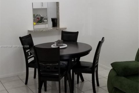 Condo in Miami, Florida, 1 bedroom  № 2066179 - photo 8