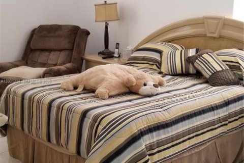 Condo in Miami, Florida, 1 bedroom  № 2066179 - photo 13