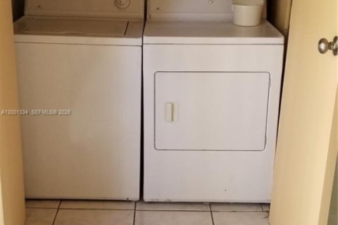 Condo in Miami, Florida, 1 bedroom  № 2066179 - photo 20