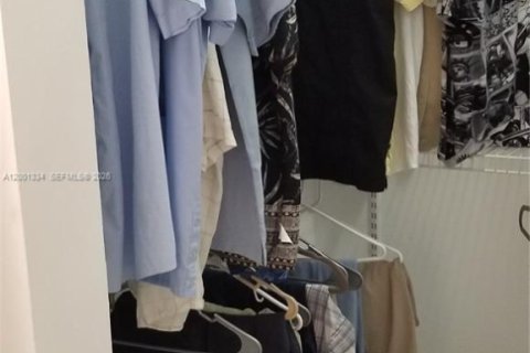 Condo in Miami, Florida, 1 bedroom  № 2066179 - photo 26