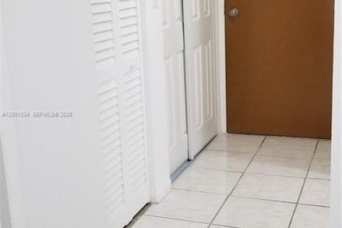 Condo in Miami, Florida, 1 bedroom  № 2066179 - photo 6