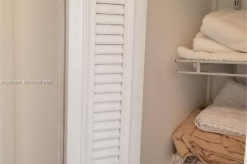 Condo in Miami, Florida, 1 bedroom  № 2066179 - photo 28